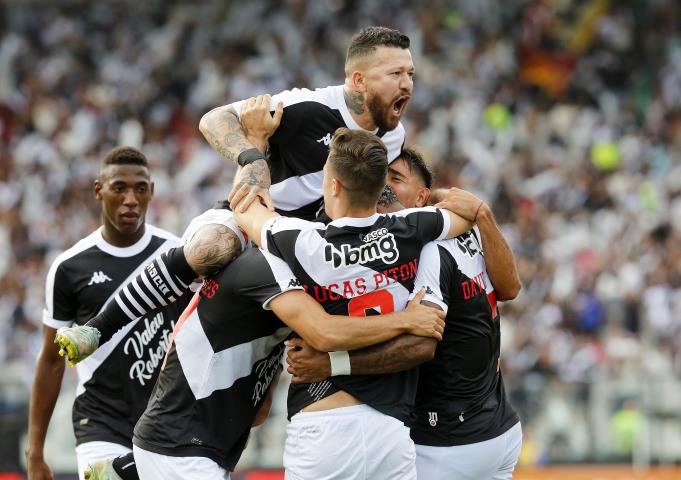 Com homenagens a Roberto, Gigante estreia com pé direito