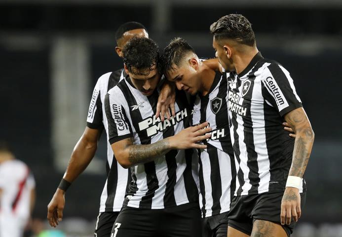 Botafogo ganha a primeira no Campeonato Brasileiro