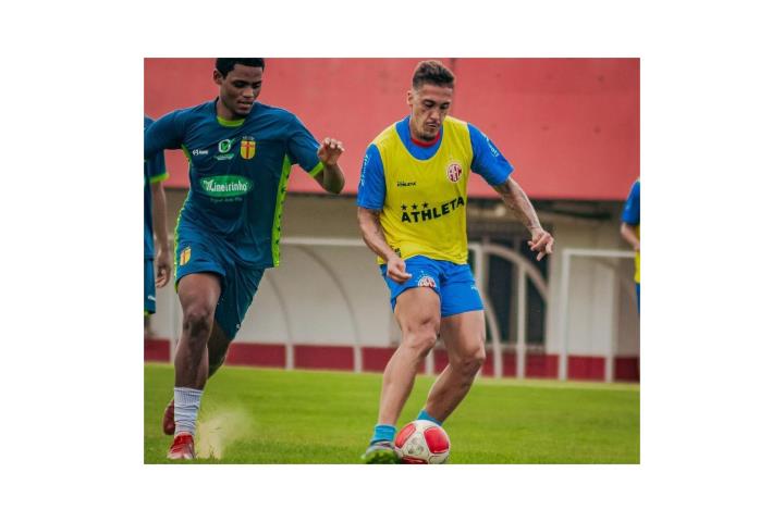 Romarinho brilha em amistoso do America