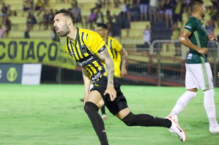 Voltaço vence e mantém 100% na Série C