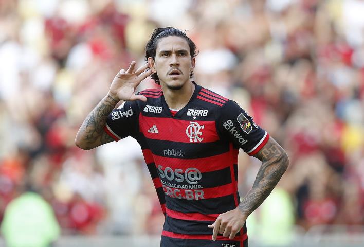 Fla bate o Corinthians e dorme na liderança