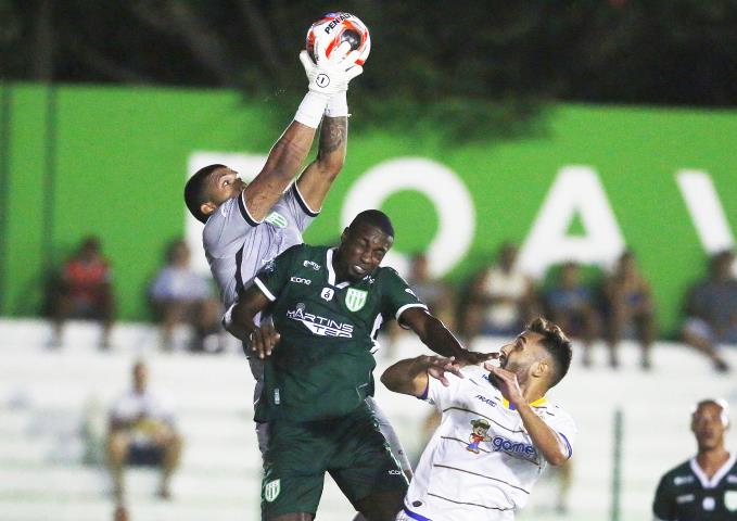 Tudo igual no clássico de Saquarema