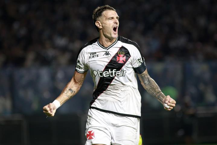 Goleada coloca o Vasco no G4 do Carioca Superbet