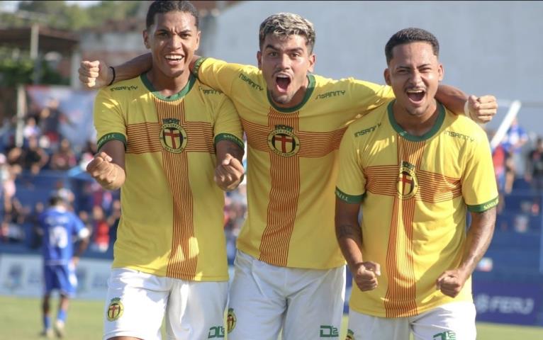 Santa Cruz vence e assume a liderança isolada da B2