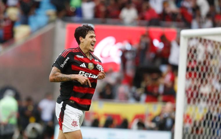 Fla vence e fica junto do Palmeiras no Brasileirão