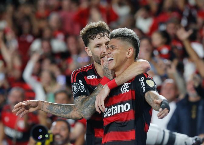 Gol no fim coloca Rubro-Negro em vantagem na semifinal da Libertadores