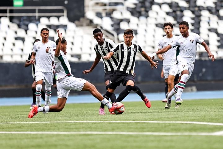 Copa Rio Sub-17: Botafogo vence Clássico Vovô