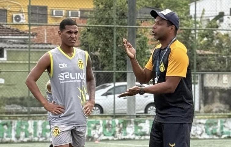 Santa Cruz preparado para buscar a ponta isolada contra o Belford Roxo