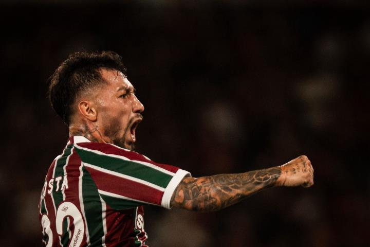 Vitória tricolor no clássico para Dua Lipa ver