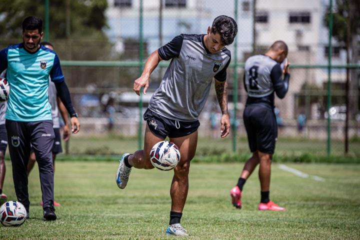 Voltaço renova com o atacante Marquinhos