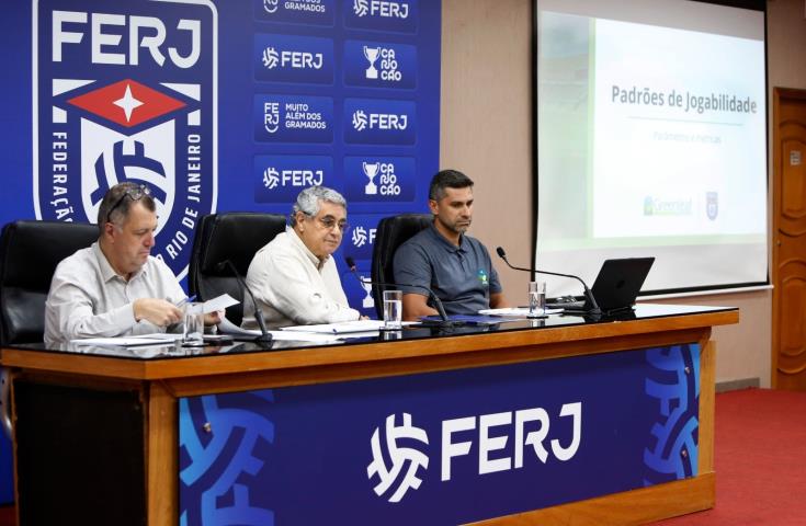 Debate ajusta padrão de gramados e gera documento sobre bola