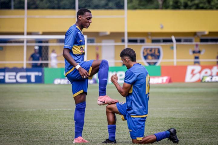 Sampaio goleia e fica perto do G4 da Taça Guanabara