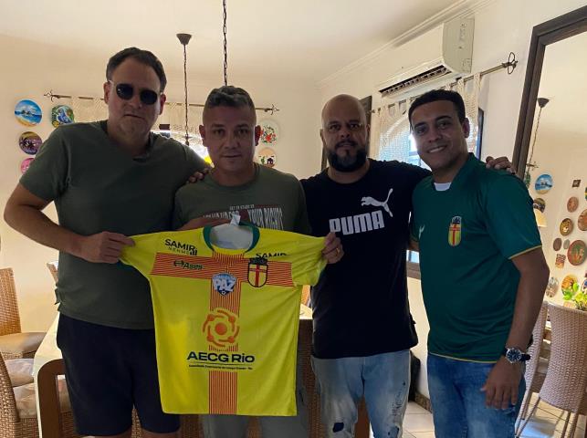 Santa Cruz apresenta o técnico para a disputa da Série C