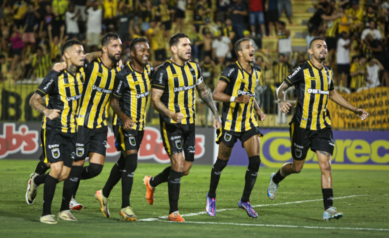 Voltaço derrota o Maricá e dispara na ponta isolado