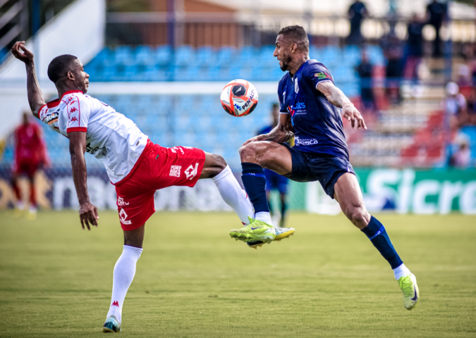 Maricá arranca empate no fim com o Bangu