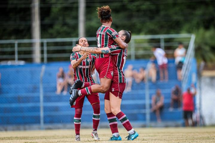 Guerreiras vencem mais uma e disparam na liderança