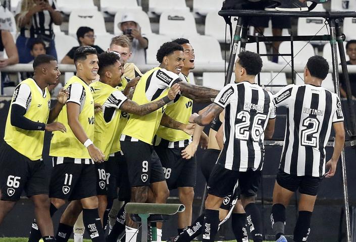Clássico Vovô: Botafogo derrota o Flu por 2 a 0