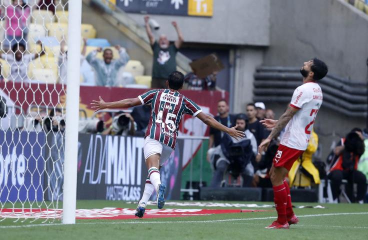 Gol no fim decreta triunfo de Renato na volta ao Flu