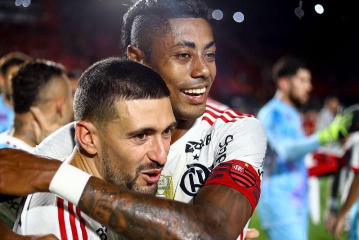 Com brilho de suas estrelas, Fla marca 3 pontos em Salvador