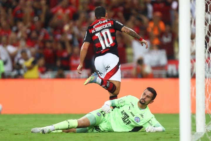 No Maracanã, Arrascaeta dá a vitória ao Flamengo