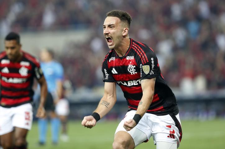 Flamengo derrota a LDU e segue vivo na Libertadores