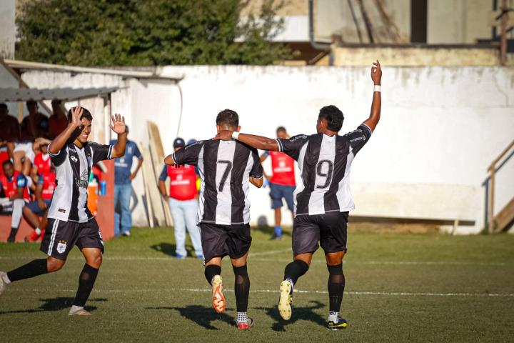 Americano vira sobre o Araruama