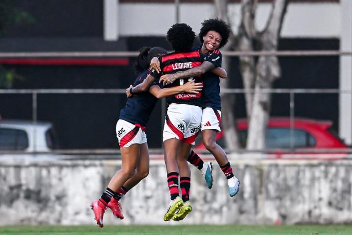 Meninas da Gávea superam o Inter