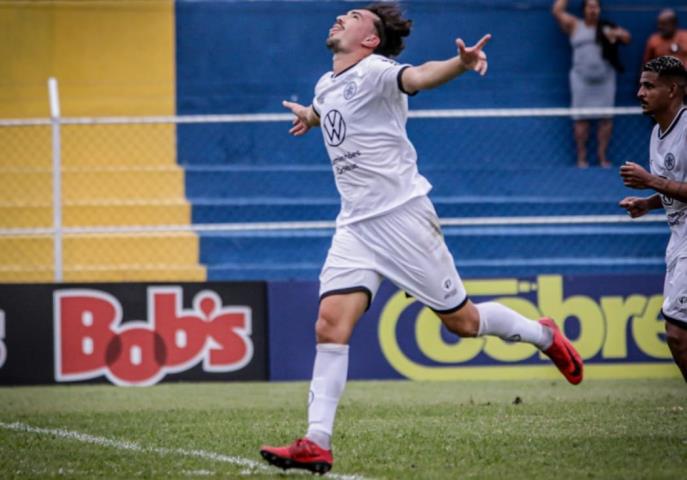 Resende supera o Araruama e vira vice-líder