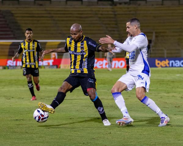 Série B: Voltaço e Avaí-SC ficam iguais