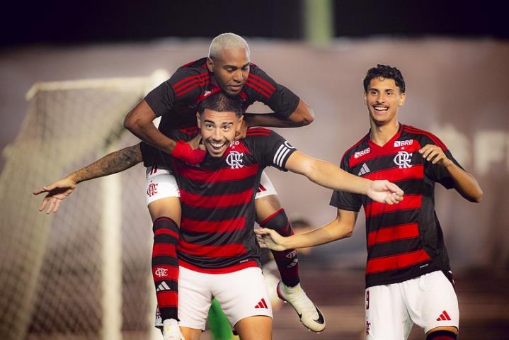 Fla vira e goleia o Atlético-MG no Brasileiro Sub-20