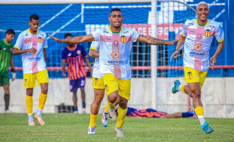Santa Cruz assume a ponta da Série C Estadual
