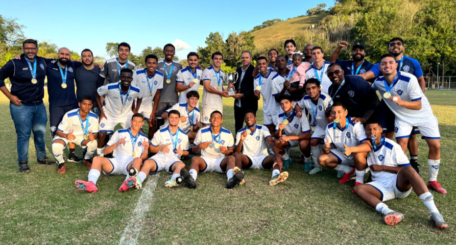 Serrano recebe a Taça Corcovado Sub-20