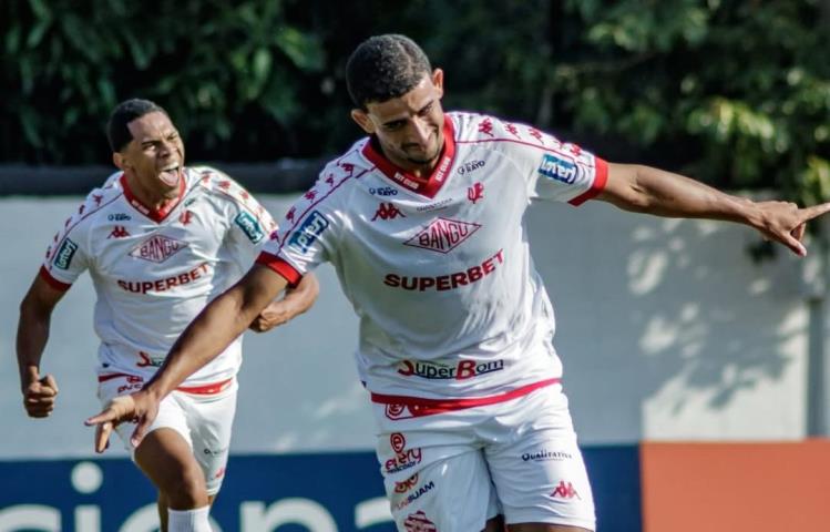 Bangu ganha mais uma e entra no G4