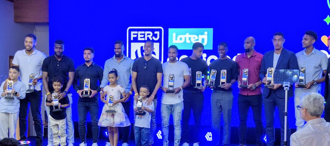 Seleção da Série A2 Carioca Loterj recebe a premiação