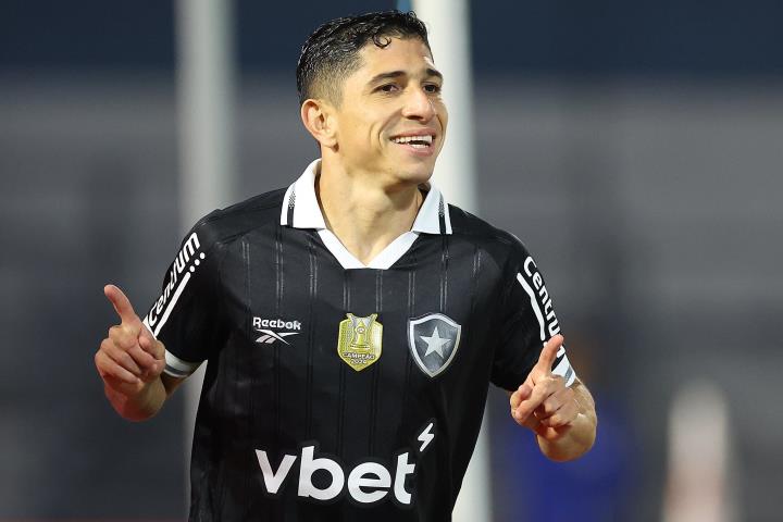 Savarino marca e Botafogo segue na Copa do Brasil