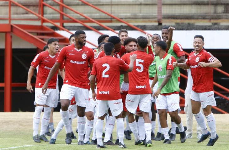 America fica em vantagem na final da Copa Rio