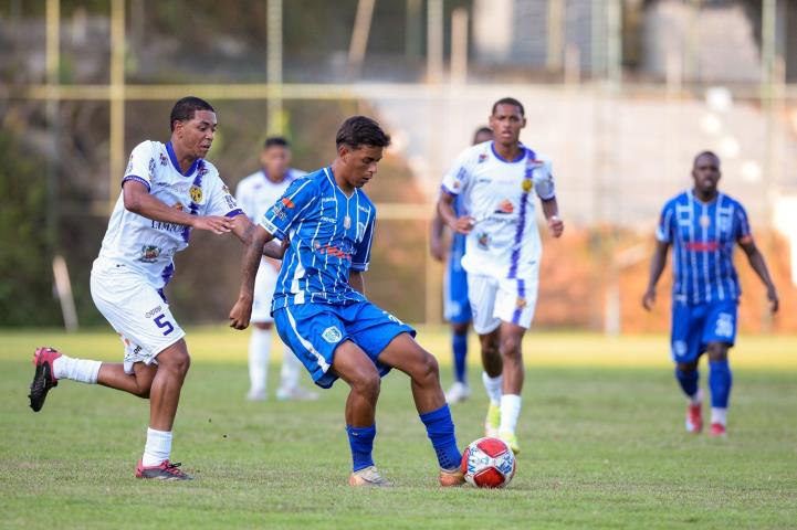 Série B1: Carapebus assume a ponta