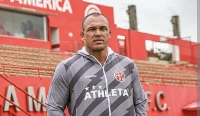 America renova com o técnico Leandrão