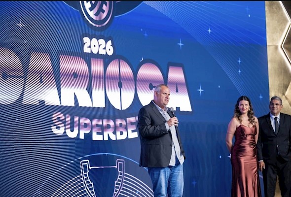 Apolinho Washington Rodrigues batiza o troféu do Cariocão