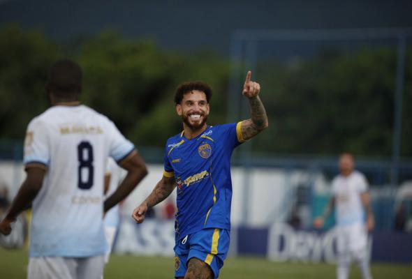 Sampaio vence e entra no G4 do Grupo A