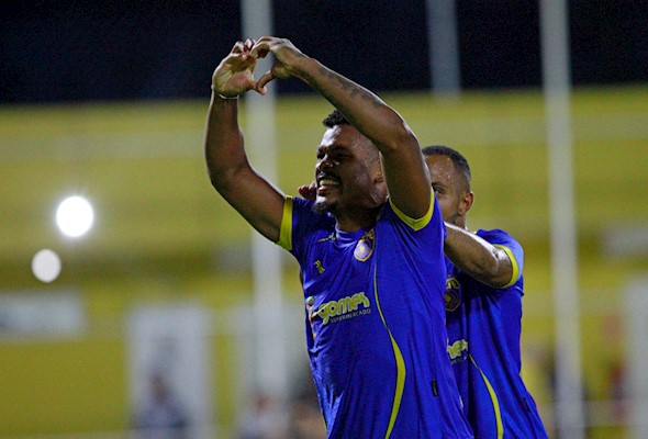 Sampaio Corrêa vira sobre o Botafogo