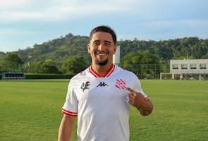 Bangu apresenta mais um reforço