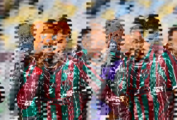 Fluminense vence clássico e fica perto da classificação