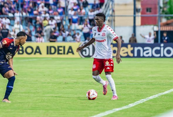 Garrinsha enfrenta o clube que consagrou o ídolo que lhe dá nome