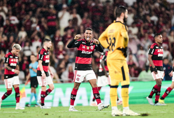 Flamengo derrota o Remo-PA e persegue os líderes do Brasileirão